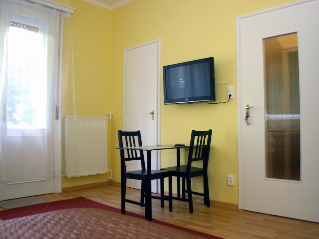 בודפשט Arriva Balcony Studio חדר תמונה